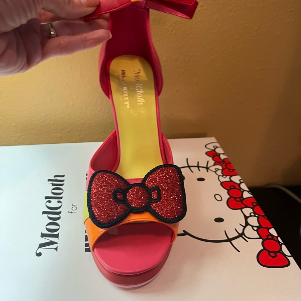 ModCloth Pink and Orange Bow Heels